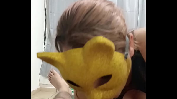 Despu&eacute;s de la escuela le hago sexo oral a mi amigo que se aprovecha y me la mete hasta la garganta