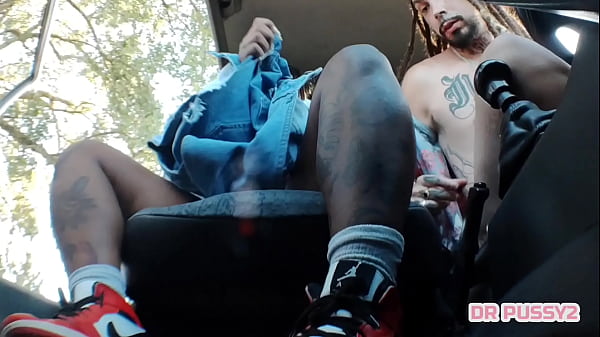 SQUIRT NO CARRO EM MENOS DE SEIS MINUTOS A MONTAR NO CACETE DO MELHOR AMIGO DO MEU MARIDO