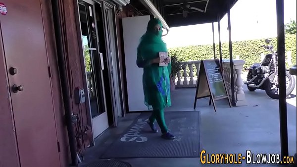 Islamic gloryhole babe