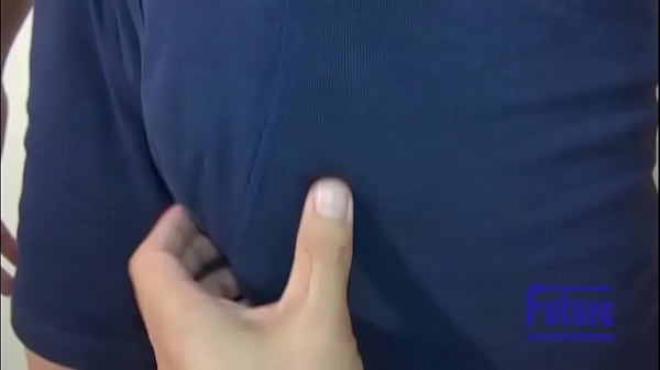 I've seen this handsome guy before... But the guy was frowning as if to say, "Who are you?" 