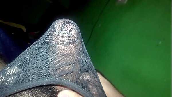 Paja en tanguita con la cola corta