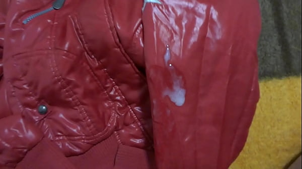 Gozada na jaqueta de nylon deliciosa da minha cunhada  