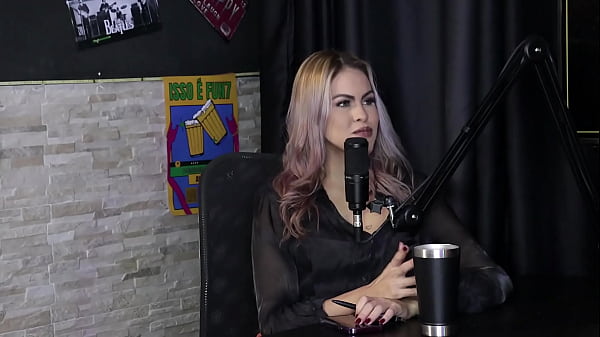 Entrou na prostitui&ccedil;&atilde;o por querer dar pra todo mundo, foi demitida por transar no sal&atilde;o da pastora e falou dos seus relacionamentos - Kyra Sex (SHEER/RED)