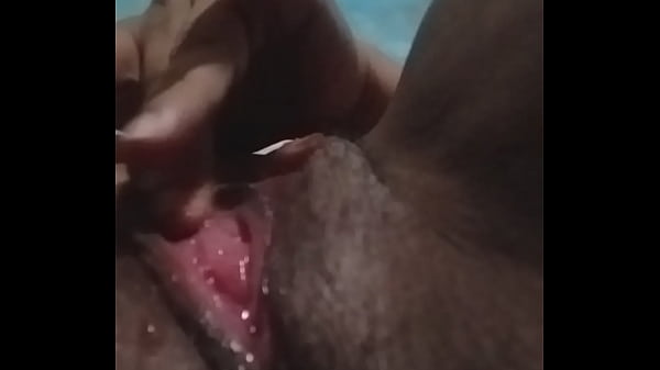 Cheia de tes&atilde;o