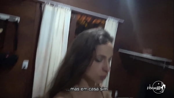 Atriz porno pede arrego para transar, vai para casa de swing e depois pede leitinho no mato 