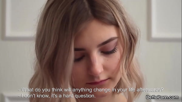 Luscious naked babe enjoys hymen virginity loss  