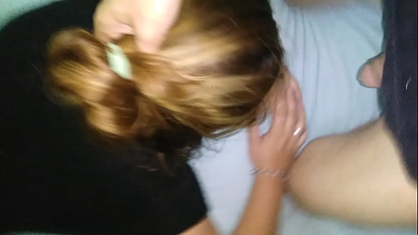 Mi novia me la mama y tenemos sexo de perrito con vestido negro y tanga por la noche 