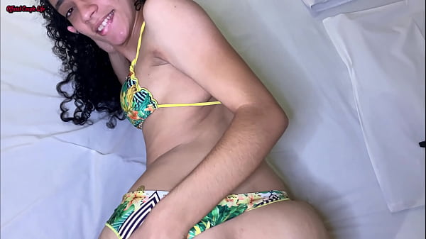 Comendo o cu da minha empregada novinha depois que minha esposa saiu para o trabalho  