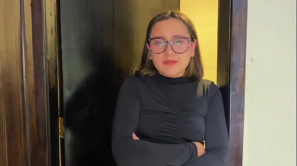 Le fue infiel a mi esposo con el plomero, me folla duro y me termina en el culo.