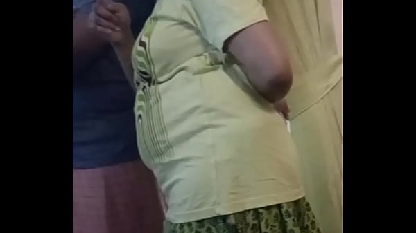 Sanila kerala mallu auntie showing her big 36size boobs in tshirt  