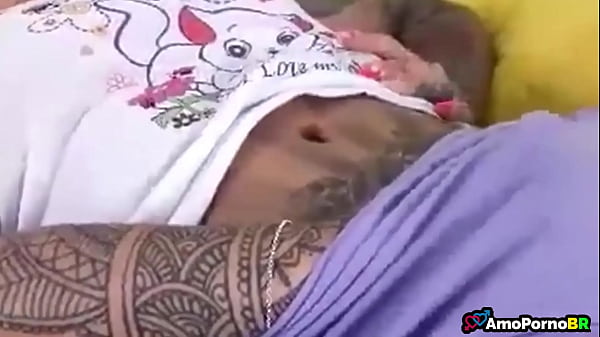 Casada gostosa chupando pau grande do amante