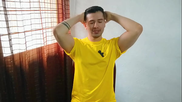 fotografo y estudiante juegan juego de prendas y terminan penetrandose a pelo 