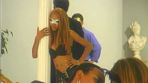 Metro - Lacey Is Disturbed - scene 1 - extract 1