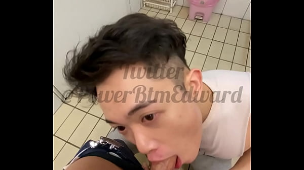 在運動中心廁所吹吹