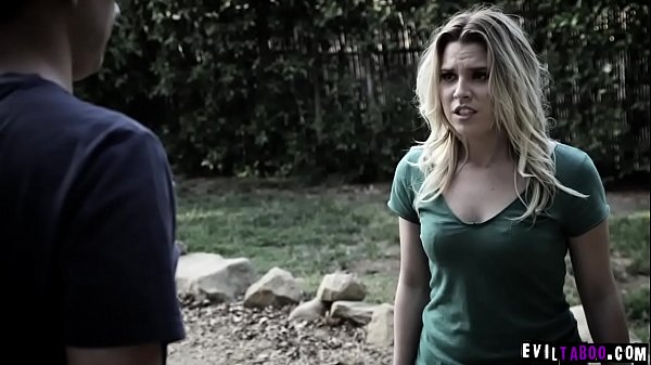 Teen student loves her fuck and driving lessons 