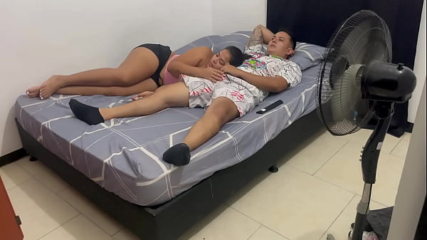 A MI CU&Ntilde;ADA LE ENCANTA SACARME LA LECHE, ME BUSCA INCLUSO CUANDO ESTOY VIENDO TV Y ME CORRO EN SUS TETAS