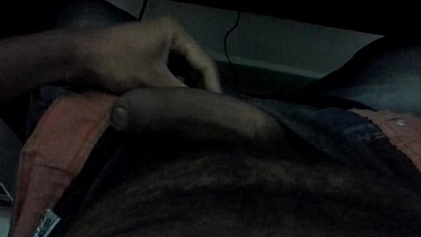 Punheta noturna em casa.