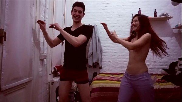 Bailando el pollito P&Iacute;O y un regalo extra