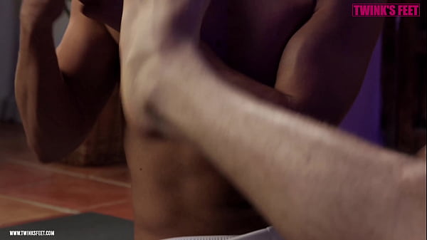 str8ts guys playing boxing and feet fetish 