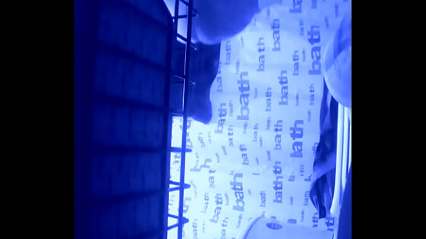 Gordita en el ba&ntilde;o  