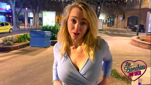 Je veux me faire l&eacute;cher la chatte par la perverse Tiny