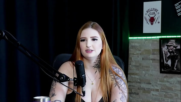 Gostava de fazer fotos e v&iacute;deos sensuais, contou para a fam&iacute;lia, realizou menage, e sobre os preconceitos e o pau pequeno... - Ingridi Victoria (SHEER/RED)