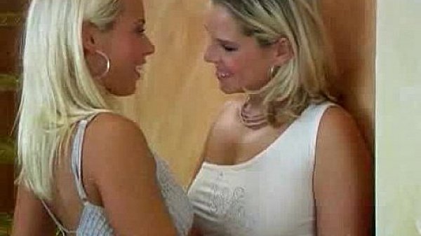 Blondes rubbing and toying - BoysIQ