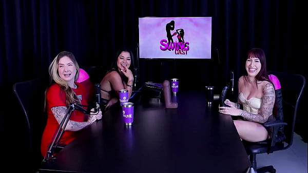 Safada faz uma demonstra&ccedil;&atilde;o do seu boquete e mostra a sua buceta lisinha rebolando gostoso exibindo seus peitos - Karol REDXXX (WATCH ON: SHEER/RED)  