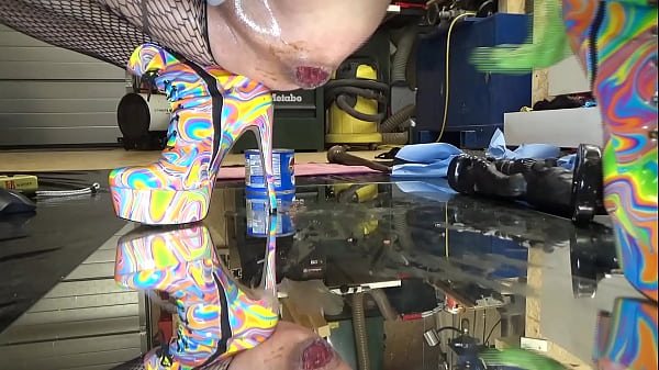 Schlampe fistet sich 