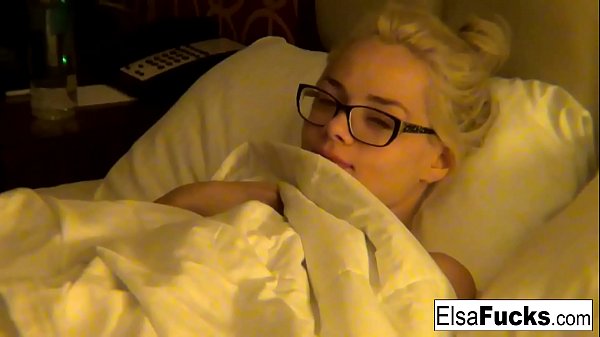 Blonde teen masturbates just for you