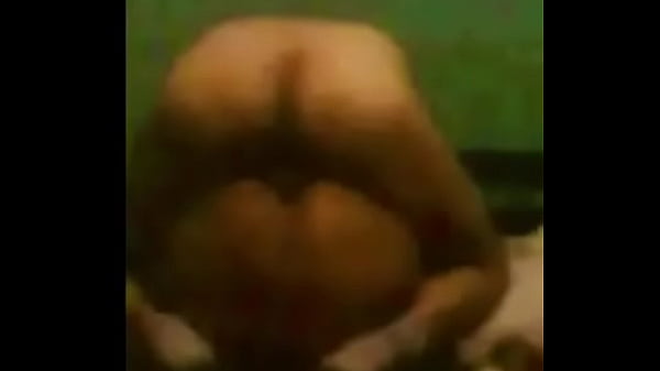 Morena Sacando Leche