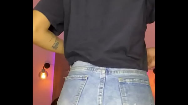 Se masturba se viene y me ense&ntilde;a para que yo le mande fotos de mi verga