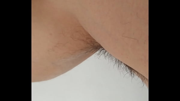 Mostrando o meu suvaco peludo.  