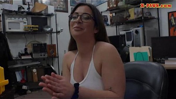 Woman with glasses screwed by pawn dude at the pawnshop 