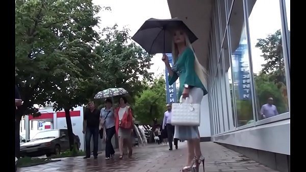 mais que se cache t'il sous la jupe de cette bourgeoise