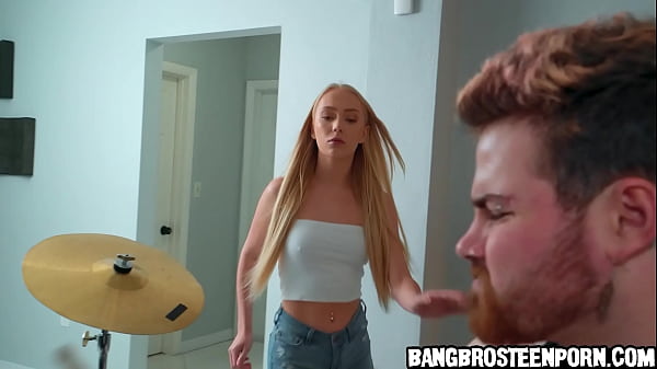 Can you I'm trying to masturbate quietly in my room!