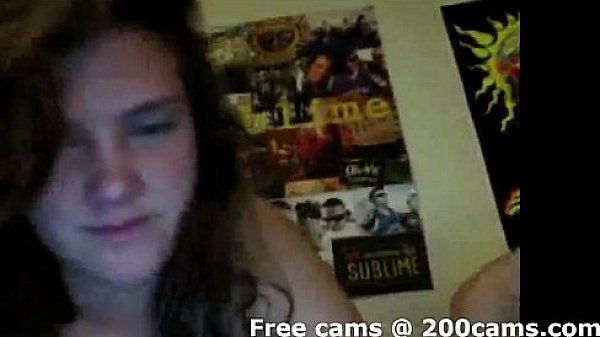 Two Teens Show Off On Webcam - 200cams.com  