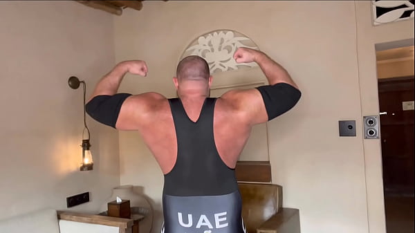 LYCRA FETISH METAL BENDING MUSCLE WORSHIP WITH CUM EATING ENDING