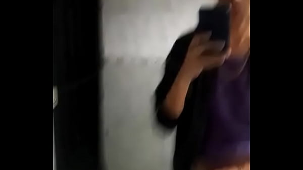 Chaqueta en ba&ntilde;o publico  