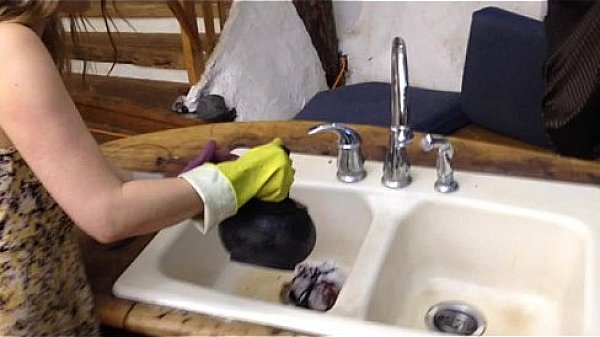 Voluptuous blonde hippy teaches to tie-dye and takes a load in the face after a good fucking  