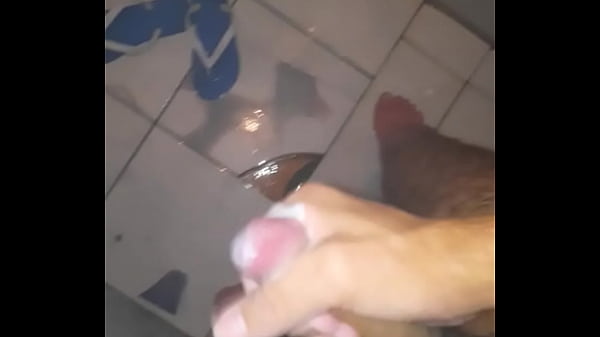 gozando gostoso na ducha para relaxar