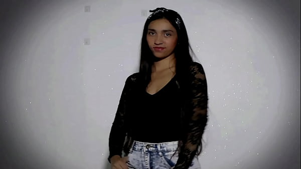 vecina se queda en casa mientras folllamos