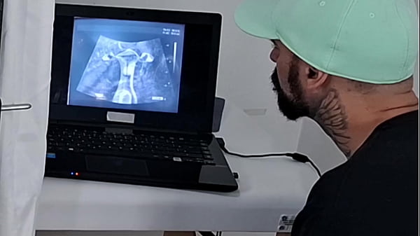 Corno leva esposa para fazer ultrassom mas ginecologista fode sua bucet!