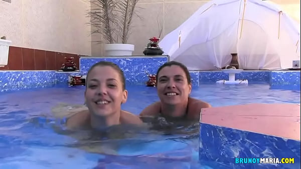 Pub liberal en Sevilla: as&iacute; nos liamos en la piscina de un te liberal REAL