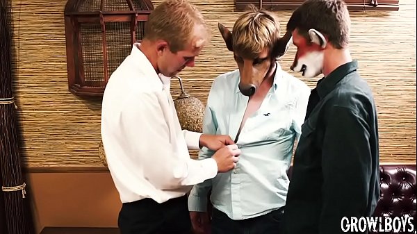 Twinks barebacked by in 3way