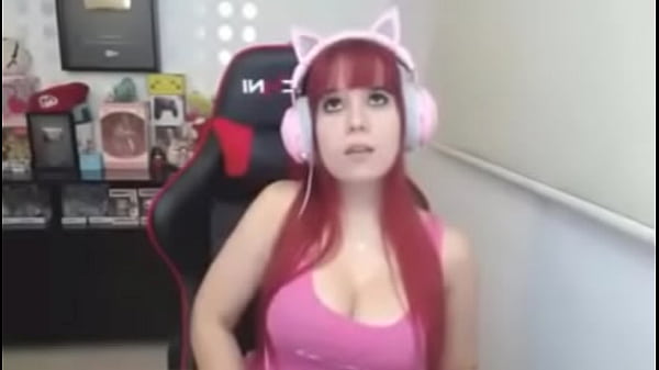 La perra de winndy giirk se ha hecho viral subiendo sus videos masturbandose en camara y vendiendo sus packs