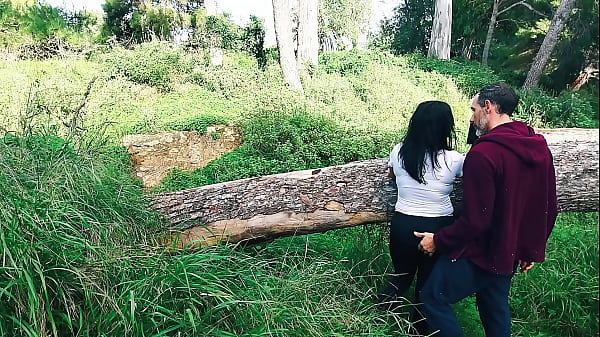 ME PIERDO EN EL MONTE Y ME FOLLO A MI RESCATADOR