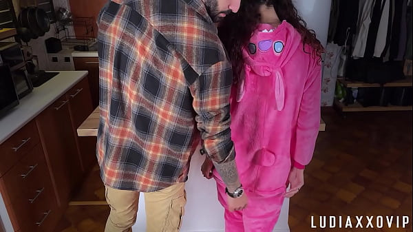 "DADDDY?WHAT ARE YOU DOING THERE?" Innocent Stepdaughter left alone with Perv Stepdad!