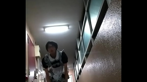 【女装もみじ】　メイドのパンツ脱ぎ　【深夜露出】