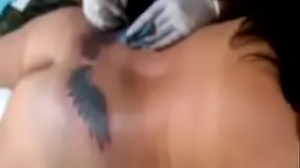 Su tatoo q rico...
